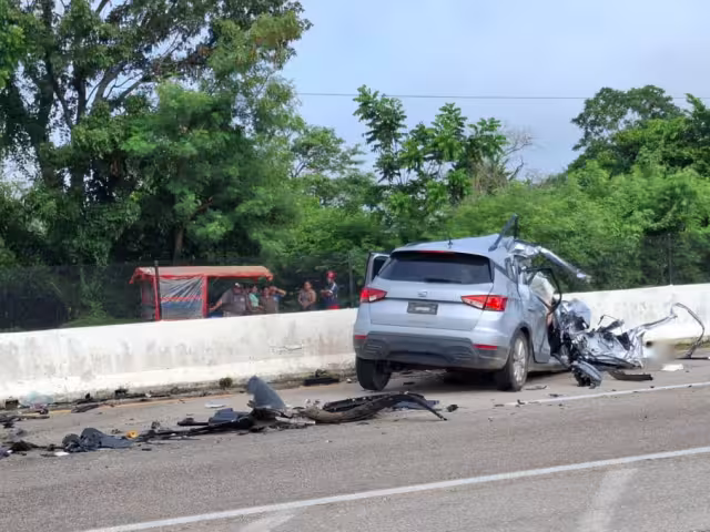 Un accidente en la gasolinera de Pomuch dejó un fallecido y un herido grave