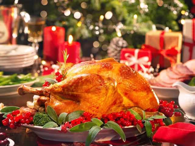 La cena navideña en México es una festividad llena de sabores, tradiciones y momentos que unen a la familia y los amigos