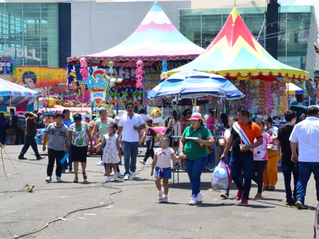 El Foro Ah Kim Pech volverá a llenarse de juegos mecánicos, luces, comida típica y diversión.