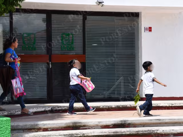 Percance entre moto y camioneta genera caos vial en Santa Ana