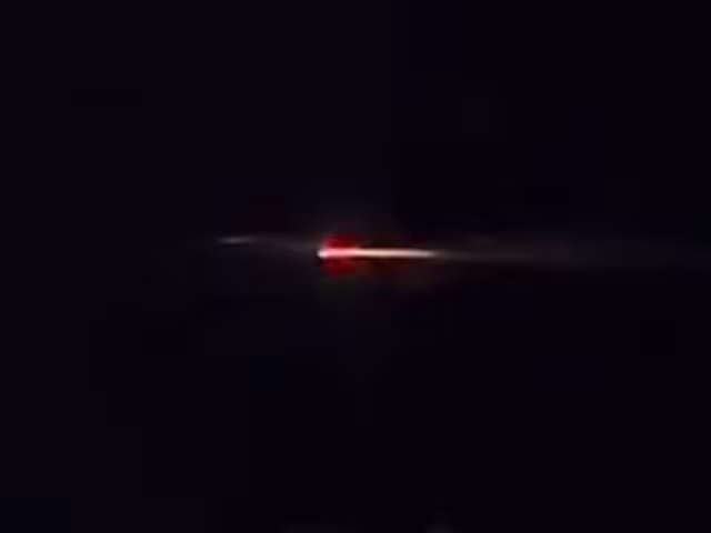 Cuando la noche transcurría con normalidad, la misteriosa luz se manifestó en el firmamento