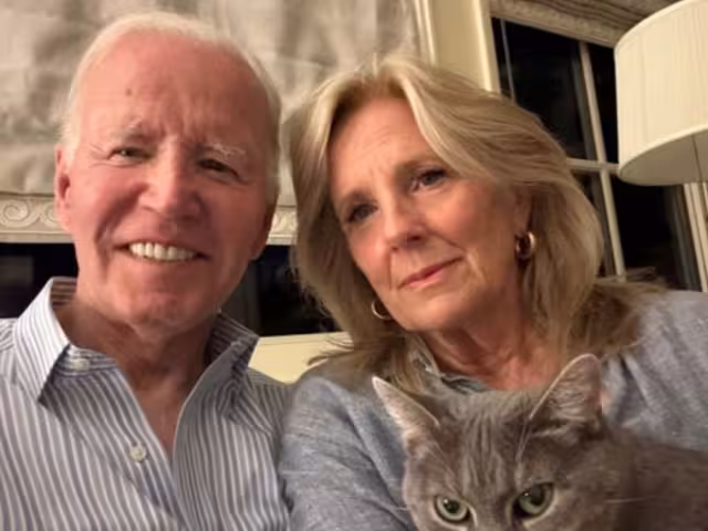 "Jill y yo hemos aprendido que somos más fuertes en los momentos difíciles. Gracias por animarnos con amor y apoyo", escribió Biden en su cuenta de X