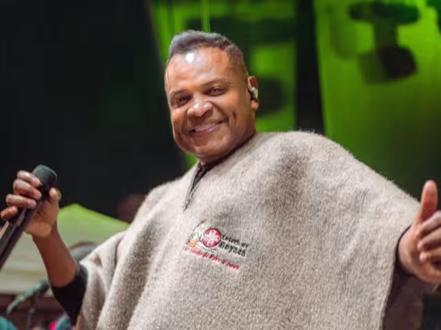 Omar Geles durante un concierto en Duitama