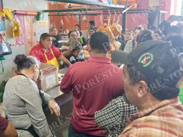 Locatarios del mercado público “José del Carmen González Salazar” exigieron la destitución de su presidenta, Soraya Gutiérrez Torres.