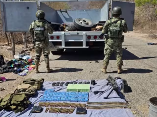 Tras el enfrentamiento, las fuerzas federales llevaron a cabo un operativo en la zona para asegurar los elementos involucrados