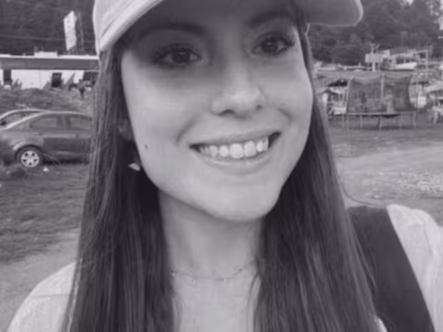 El cuerpo no mostraba signos de violencia y todas sus pertenencias fueron encontradas en el lugar