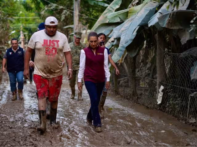 La presidenta Claudia Sheinbaum ha estado visitando y recorriendo las zonas afectadas por las inundaciones en Veracruz, Puebla, Hidalgo, Querétaro y San Luis Potosí.