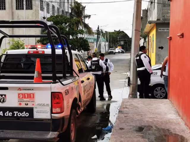 Joven es víctima de estafa y extorsión tras intentar comprar auto en redes sociales; autoridades lo auxilian en la colonia Insurgentes