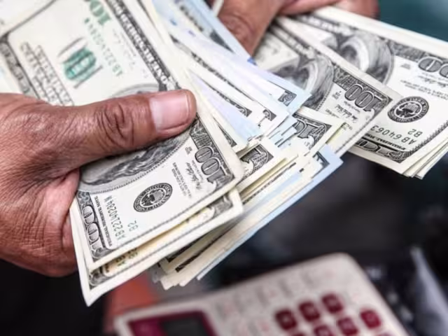 El peso se depreció durante la noche dle domingo superando los 20 pesos por dólar