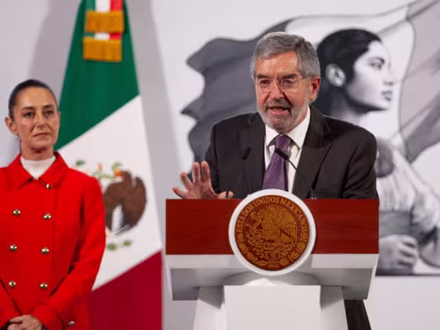 El canciller Juan Ramón de la Fuente presentó en Palacio Naconal las acciones de apoyo para migrantes a través de la red consular en EU