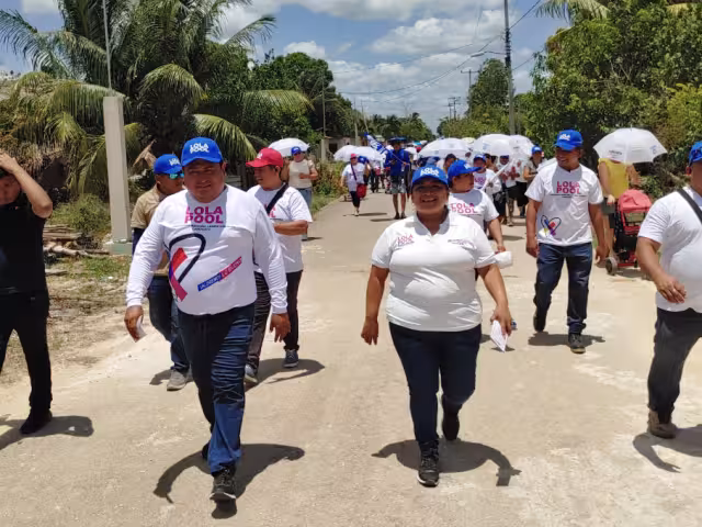 Los lazarocardenses afirman que Nivardo Mena y Aurora Pool no cumplieron estando en la Administración