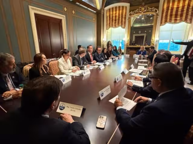 El Caucus Hispano, compuesto por 30 legisladores demócratas de origen latino, escuchó las posturas del grupo mexicano