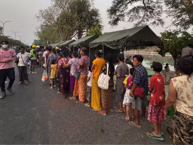 El terremoto en Birmania, junto con réplicas de hasta magnitud 6.4, ha dejado más de tres mil muertos y cerca de nueve mil personas sin hogar