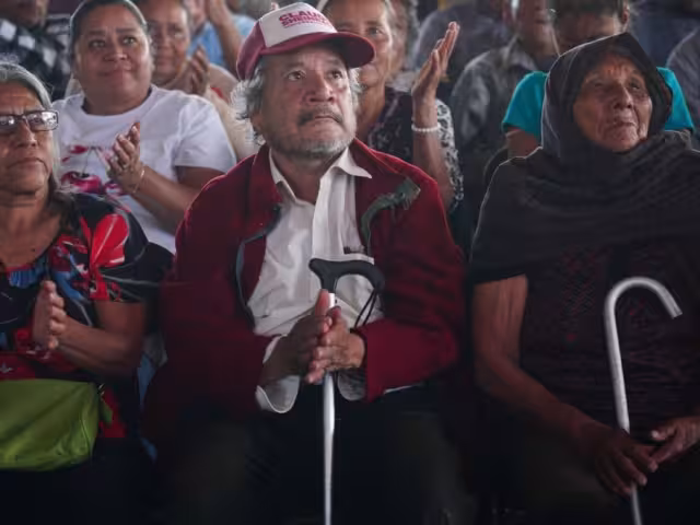 Se ha clasificado a los adultos mayores y personas con discapacidad en cuatro grupos de riesgo