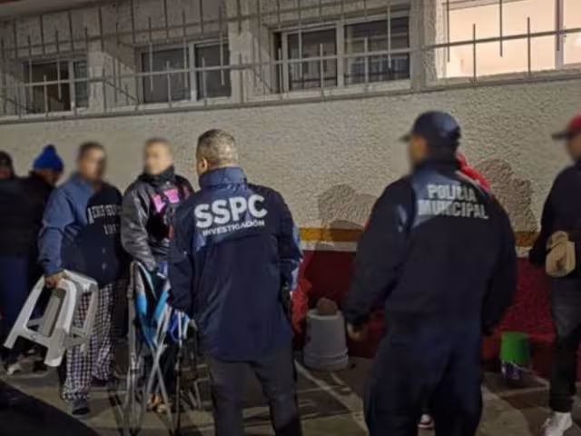 El operativo consistió en la remoción de las sillas y objetos utilizados para apartar lugares