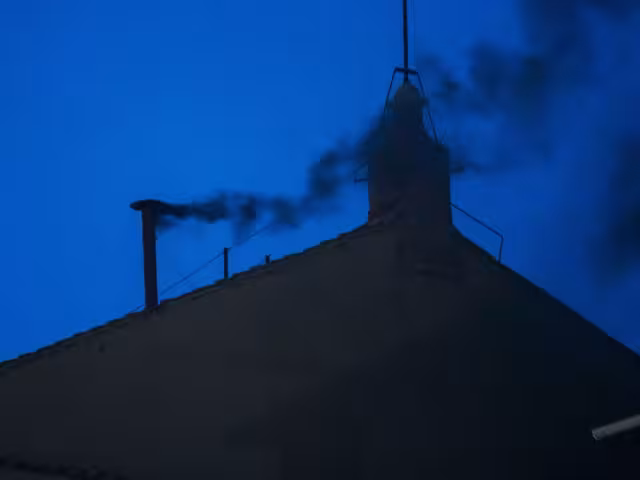 La próxima fumata está prevista para esta tarde, después de que los cardenales regresen a la Capilla Sixtina tras su almuerzo