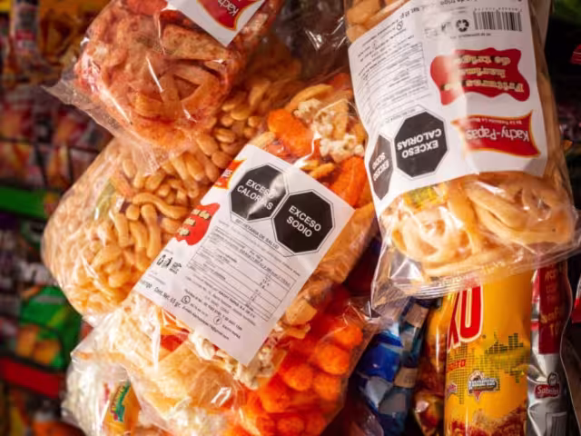 En 2025 se eliminará la venta de productos chatarra en las escuelas del país.