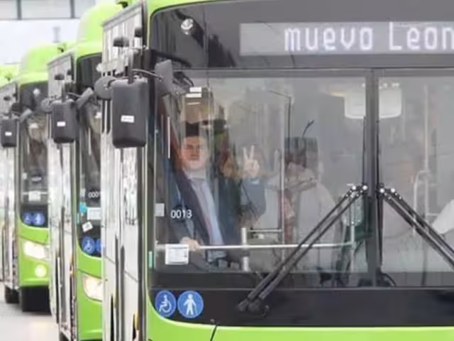 El ajuste en la tarifa de transporte publico comenzará este mes y se extenderá hasta alcanzar los 17 pesos en agosto de 2026
