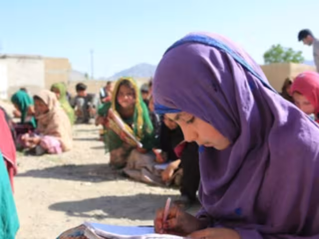 Se cumplen  tres años desde que las autoridades de facto en Afganistán prohibieron el acceso de las niñas a la educación secundaria