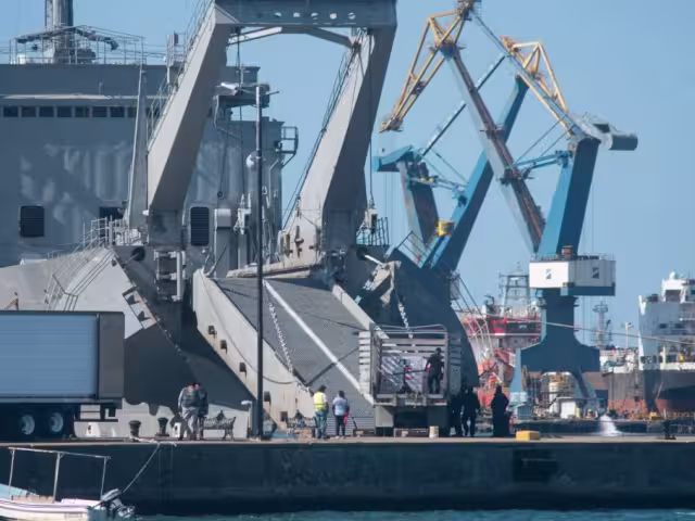 El ámbito portuario, se ha observado una disminución cercana al 20 por ciento en el movimiento de carga