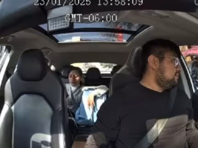 En la grabación que se viralizó en redes sociales, la mujer lanza una amenaza directa al conducto