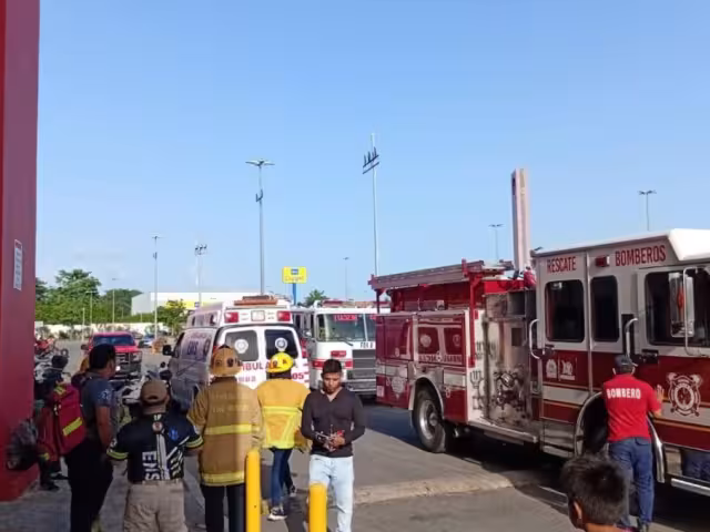 Incendio moviliza a elementos del Cuerpo de Bomberos en Chetumal