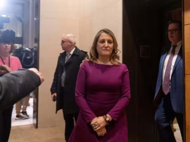 Chrystia Freeland viceprimera ministra y ministra de Finanzas, presentpo el lunes su renuncia al gabinete canadiense