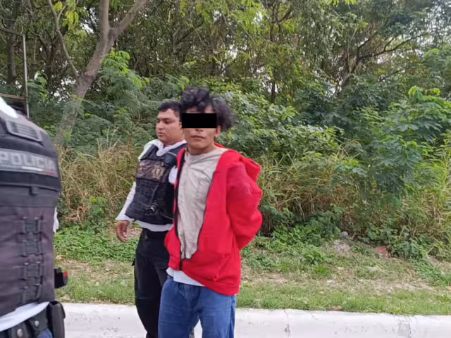 Elementos de seguridad lograron detenerlo tras intentar huir hacia un terreno con maleza