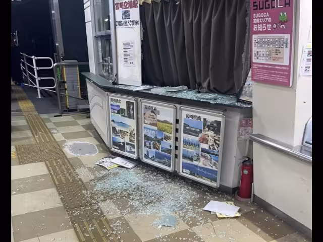 El epicentro se localizó a unos 30 kilómetros de profundidad bajo el lecho marino