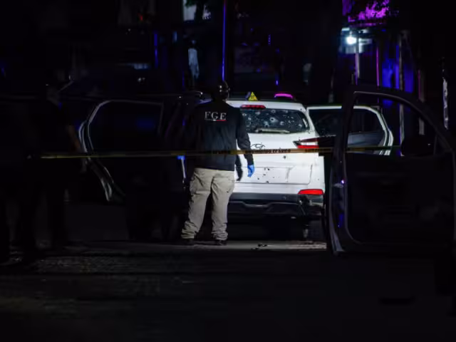 Dos camionetas protagonizaron una persecución en las calles de la colonia Laureles Pinos de Culiacán