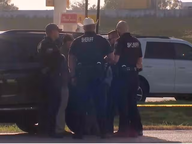 Las autoridades informaron que una mujer fue arrestada en relación con el tiroteo