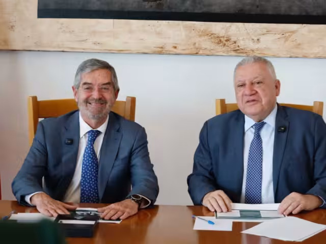 Juan Ramón de la Fuente, secretario de Relaciones Exteriores y Rafael Marín Mollinedo, titular de la Agencia Nacional de Aduanas de Méxic