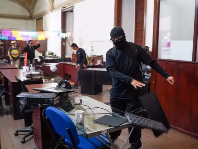 El llamado de la viuda de Carlos Manzo ocurre tras una jornada de protestas que terminó en incidentes violentos en Uruapan