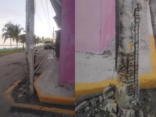 Habitantes de la colonia Centro exigen a la CFE el cambio urgente de un poste en riesgo de colapso