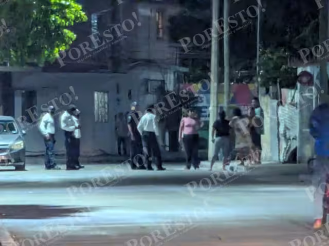 Fuerte operativo en Campeche por mujer agresiva que amenazaba a vecinos con palos y tubos