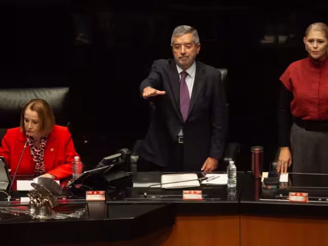 El secretario de Relaciones Exteriores, Juan Ramón de la Fuente, compareció este miércoles ante el Pleno del Senado