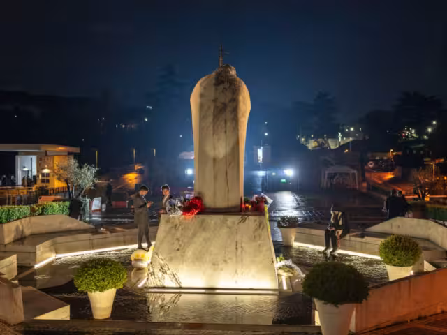 El Vaticano había comunicado recientemente que el Santo Padre había superado la fase crítica de su enfermedad