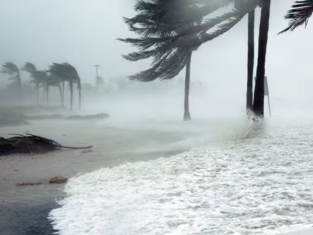 Huracán “Priscila” provoca el cierre a la navegación en los puertos de Los Cabos