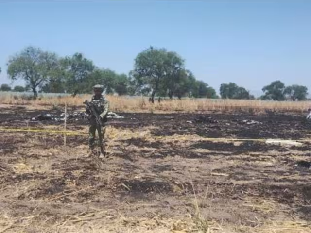 Equipos de emergencia y personal del Ejército Mexicano acudieron rápidamente al lugar para atender la situación