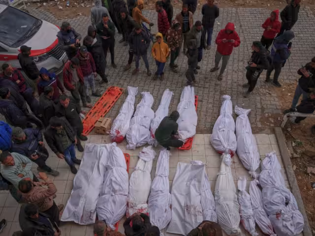 La mayoría de las víctimas y heridos fueron trasladados a hospitales ubicados en la gobernación norteña de Gaza