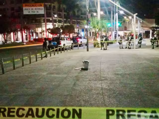 Elementos de seguridad acordonaron el área en Acapulco