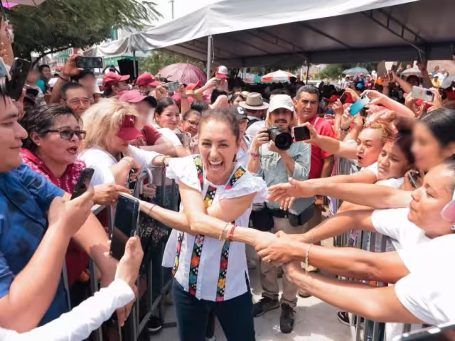 Claudia Sheinbaum durante un evento de campaña política en 2024