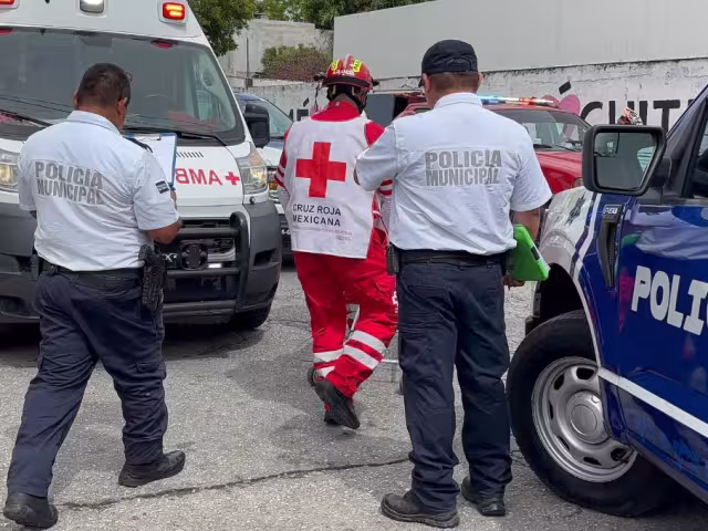 Motociclista resulta lesionado tras ser arrollado por camioneta fantasma en el centro de la ciudad