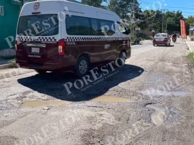 Vecinos de la colonia Nueva Esperanza en Champotón denunciaron tramos intransitables sobre la calle 10.