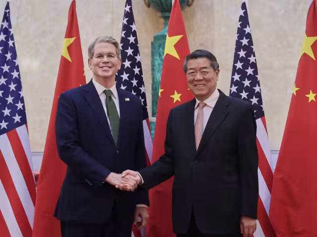Secretario del Tesoro de Estados Unidos, Scott Bessent y el viceprimer ministro chino, He Lifeng