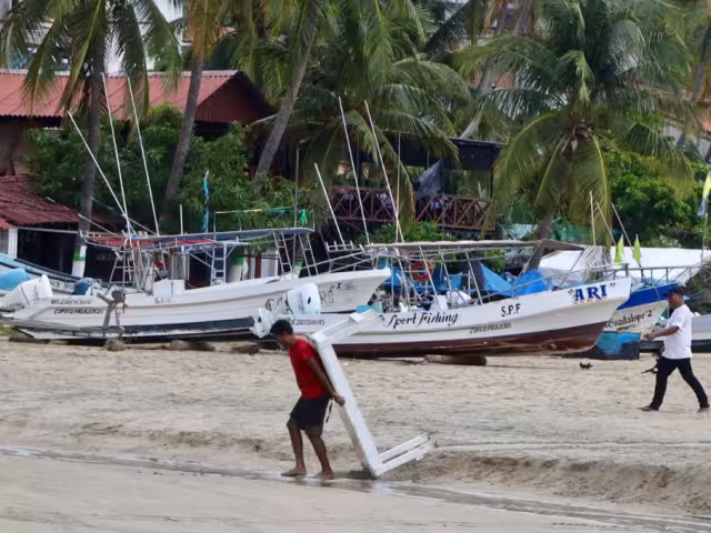 En la conferencia mañanera de este miércoles 18 de junio, la presidenta Claudia Sheinbaum pidió a la población mantenerse informada a través de canales oficiales