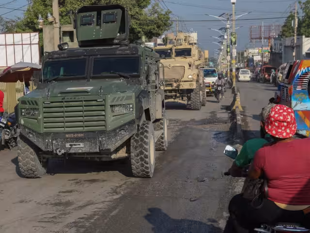 La violencia desatada en Puerto Príncipe ha provocado una alarmante crisis humanitaria