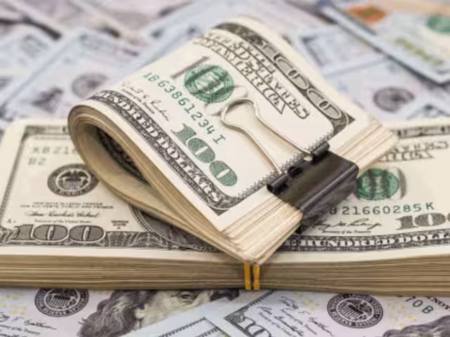 El dólar estadounidense cayó ligeramenteal inicio de la jornada cambiaria