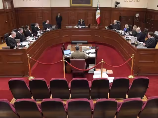 Legisladores de Morena y del Verde impulsaron una iniciativa para eliminar la obligatoriedad del uso de la toga por parte de los ministros de la Corte