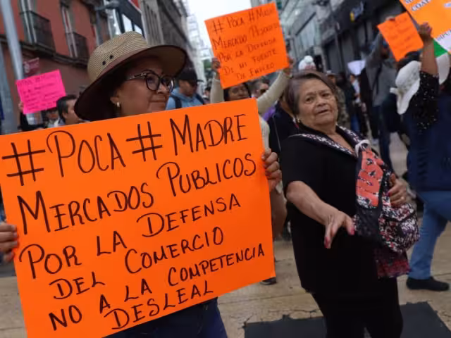 La jefa de Gobierno, Clara Brugada, aseguró que los comerciantes recibirán apoyos para mejorar su bienestar